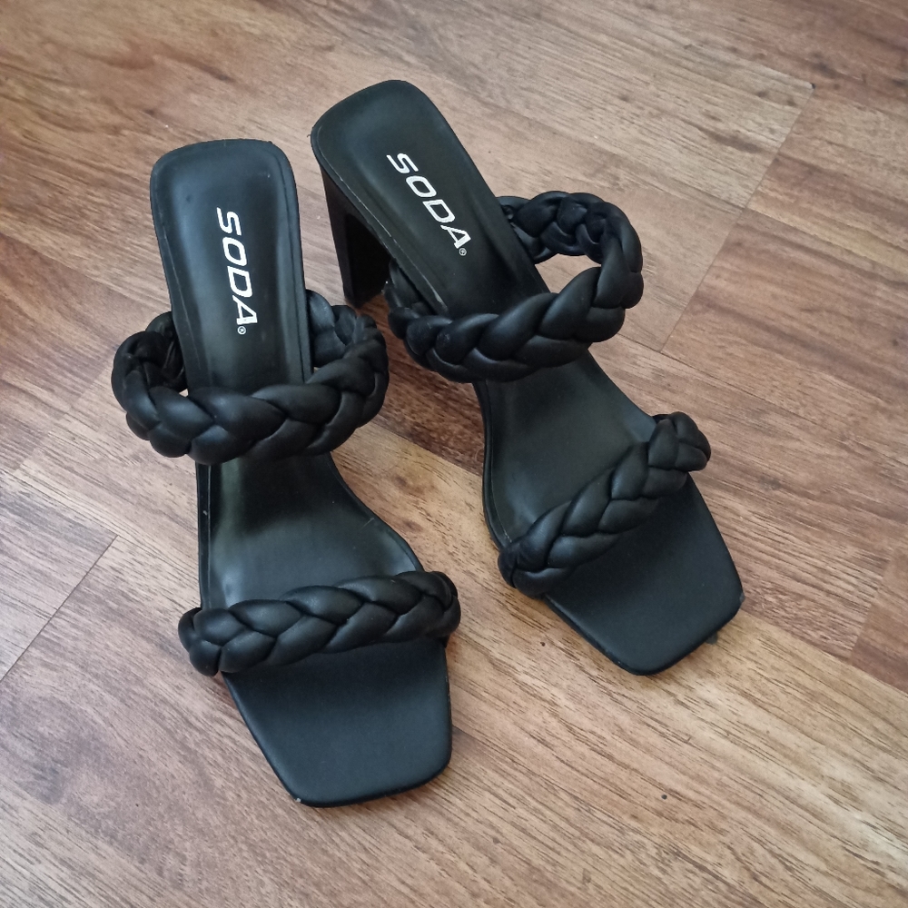 Soda Black Woven Heels 8.5W